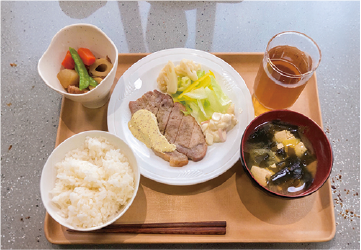 食堂のごはん1